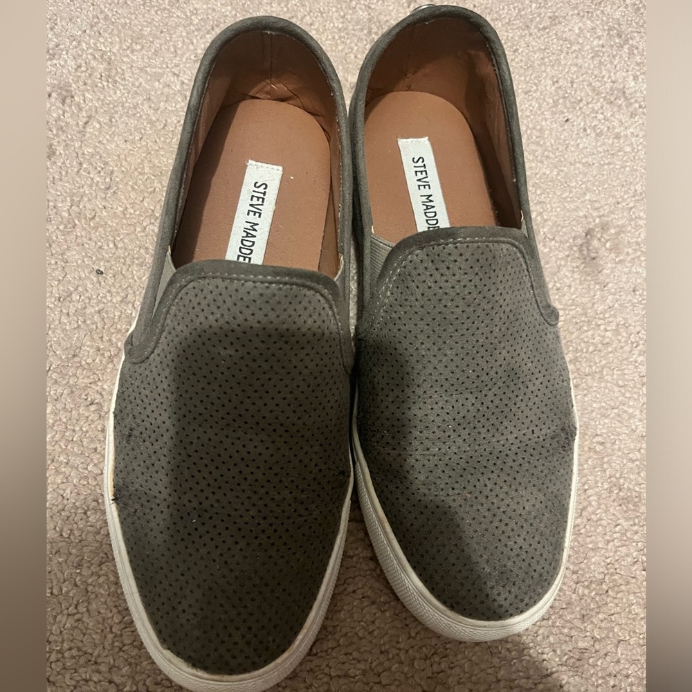 Women’s 7.5 Steve Madden Zarayy slip on sneakers